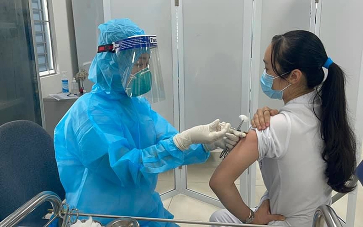  tiêm chủng vắc-xin COVID-19